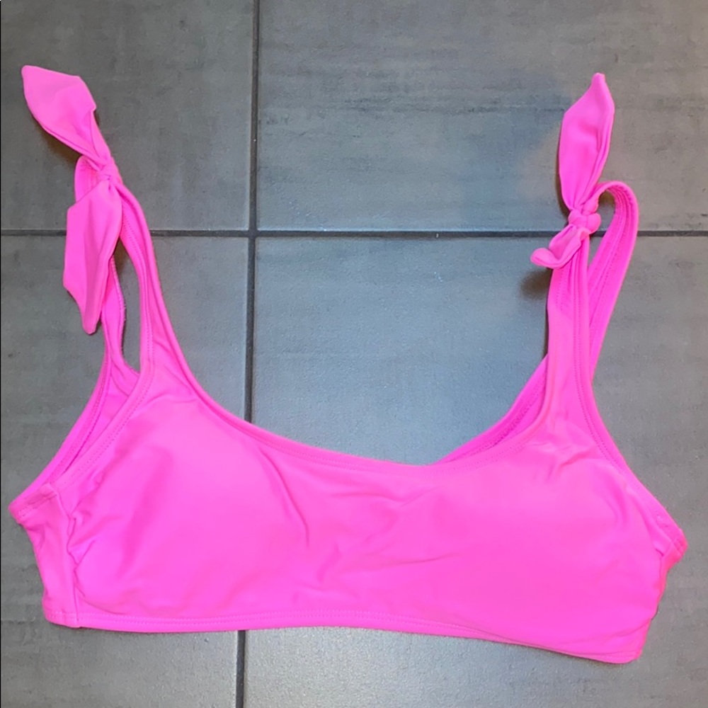pink tie at shoulder bikini top!